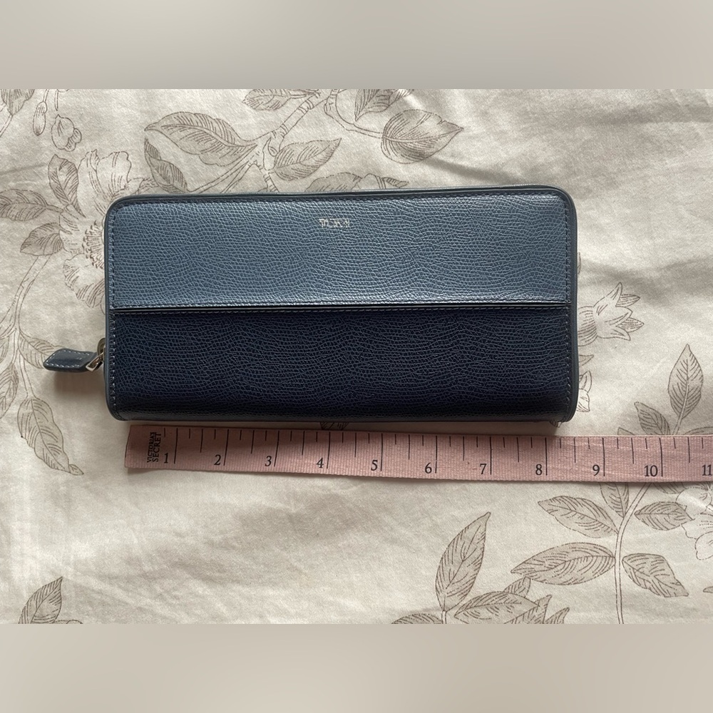 TUMI Navy‎ Blue Two Tone Ziparound Leather Wallet Rectangular Long Slim Classic - Picture 7 of 7